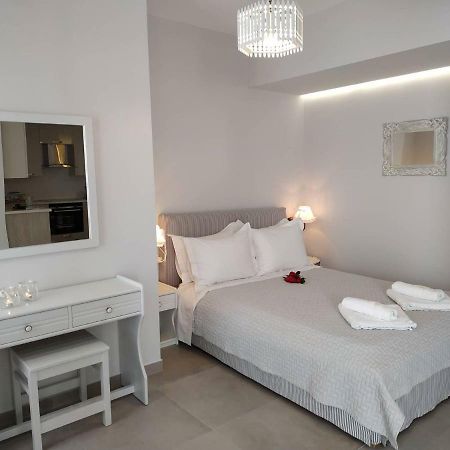 Andreas And Petrinela Rooms Triovasalos ภายนอก รูปภาพ