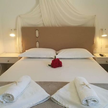 Andreas And Petrinela Rooms Triovasalos ภายนอก รูปภาพ