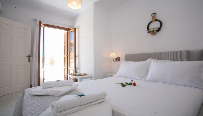 Andreas And Petrinela Rooms Triovasalos ภายนอก รูปภาพ