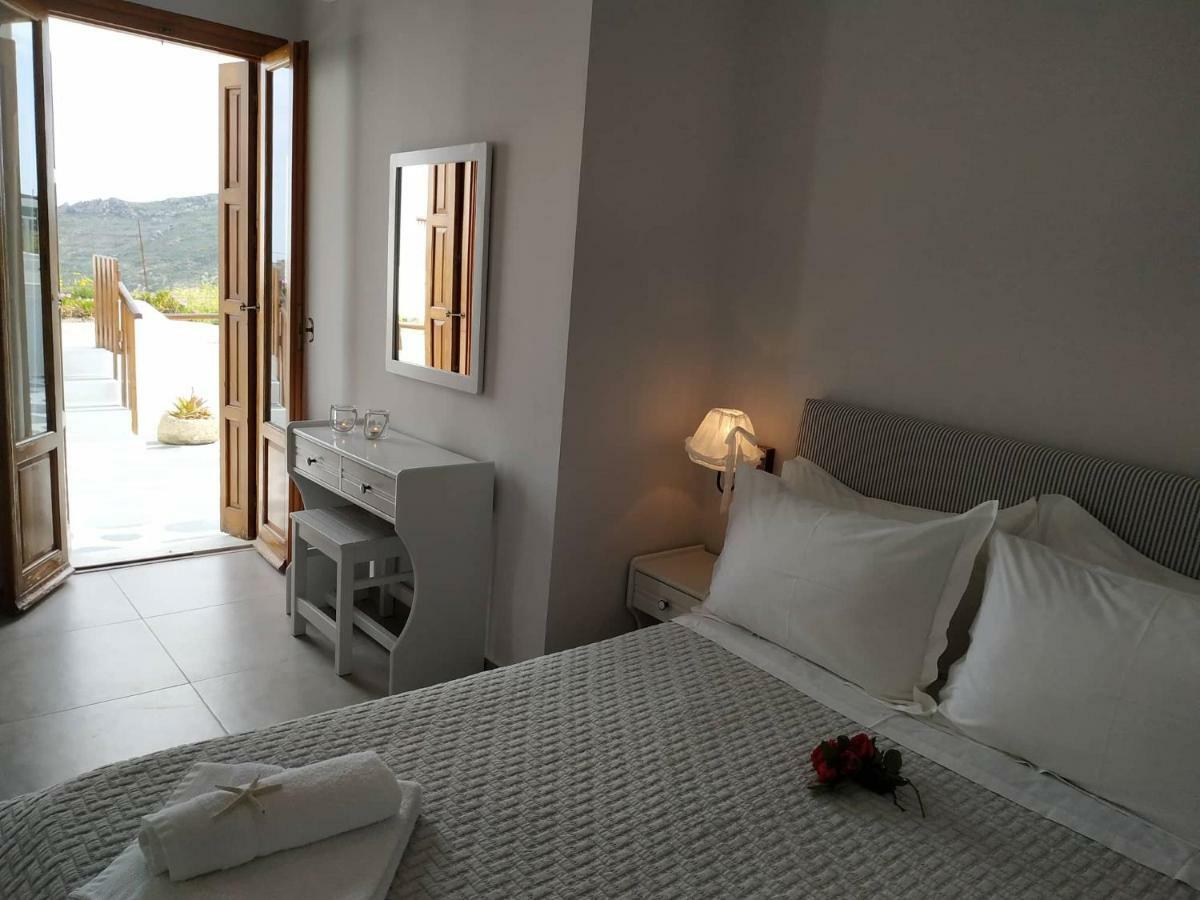 Andreas And Petrinela Rooms Triovasalos ภายนอก รูปภาพ