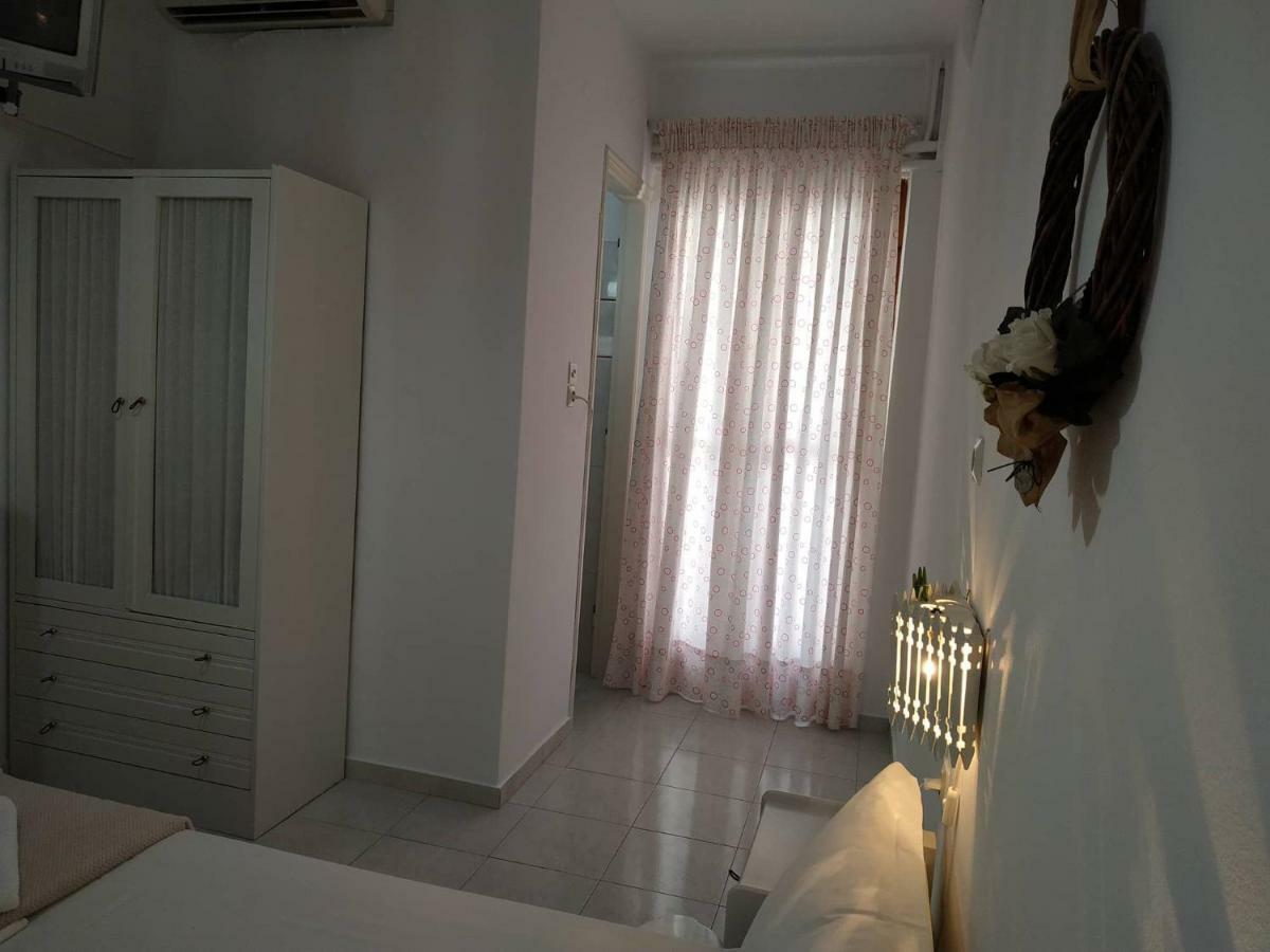 Andreas And Petrinela Rooms Triovasalos ภายนอก รูปภาพ