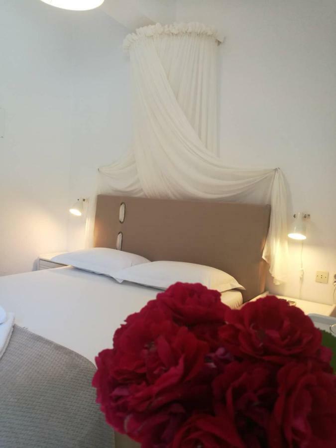 Andreas And Petrinela Rooms Triovasalos ภายนอก รูปภาพ